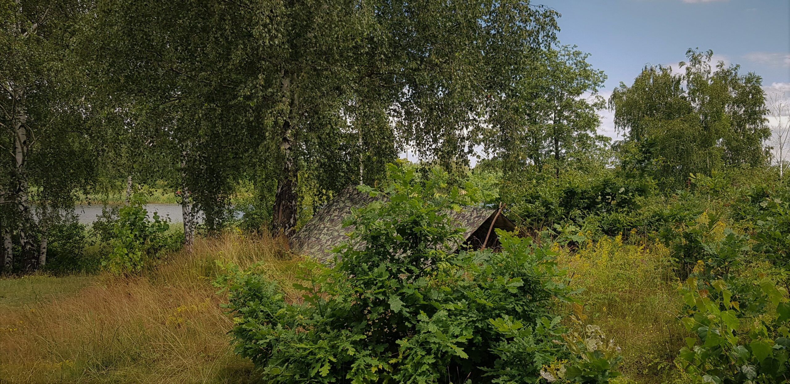 THERMO-Tarp™ 3×3 / camo 6 3x3 THERMO Tarp CAMO as a ground shelter scaled THERMO-Tarp™ 3×3 / camo - Image 6